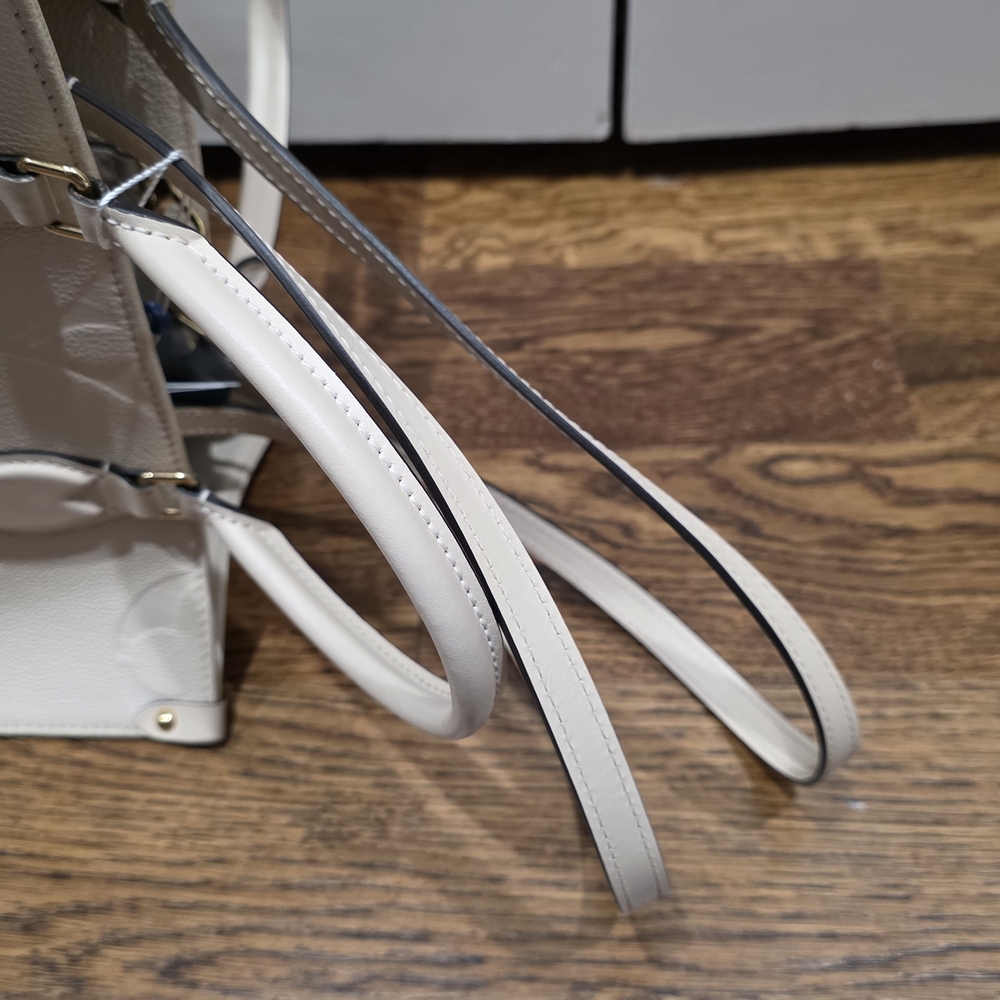 Louis Vuitton Cream Onthego MM Tote Bag - Picture 14 of 16